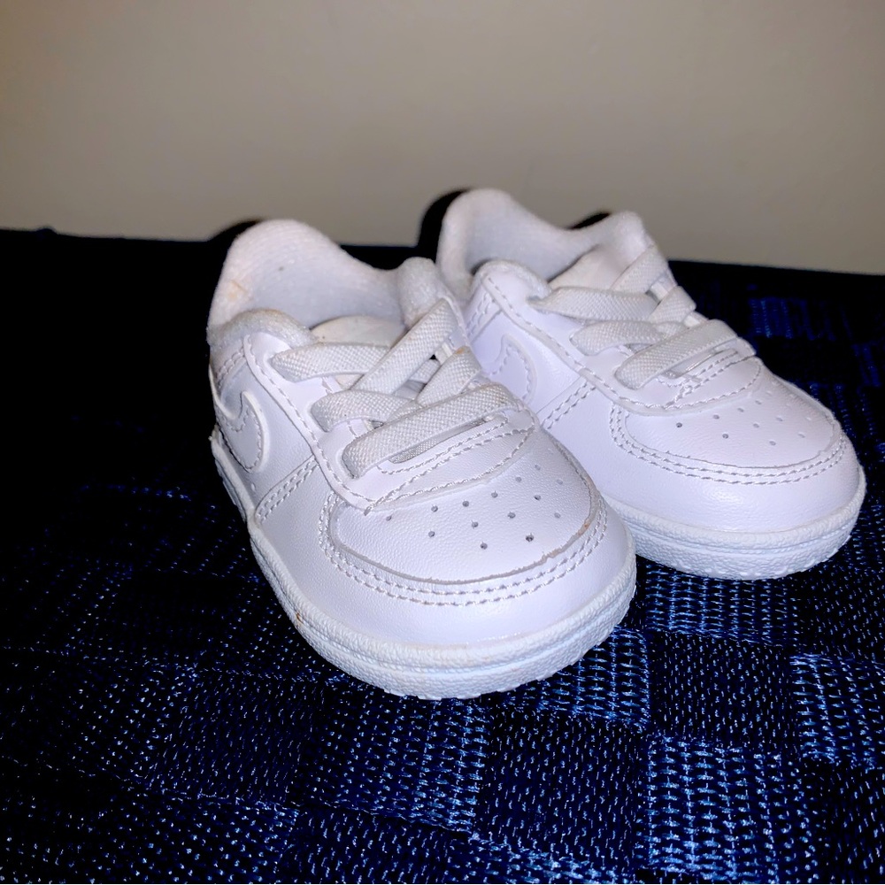 NIKE Force 1 Crib baby shoes, white color, comes in box